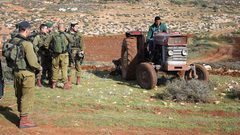 الاحتلال يستولي على معدات زراعية قرب النصارية في الأغوار