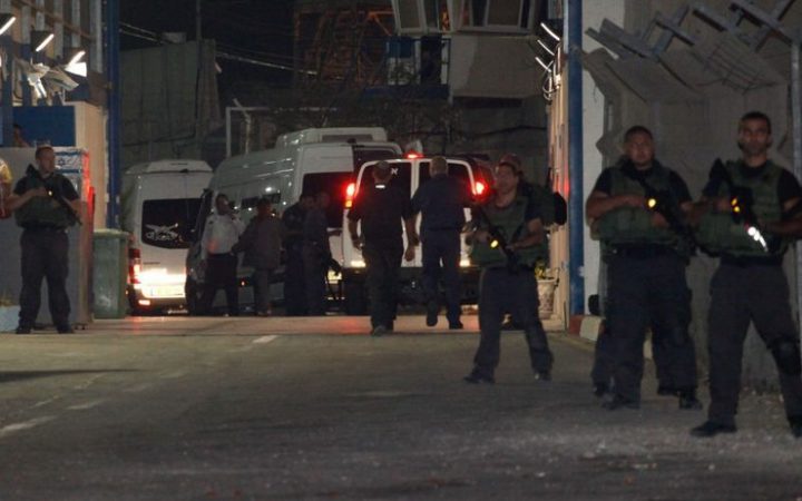 أربعة أسرى يدخلون أعوامًا جديدة داخل سجون الاحتلال