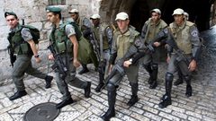 القدس: الاحتلال ينكّل بمواطنين ويعتقل مُصابا