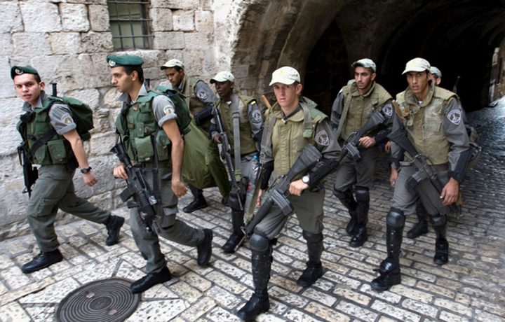القدس: الاحتلال ينكّل بمواطنين ويعتقل مُصابا