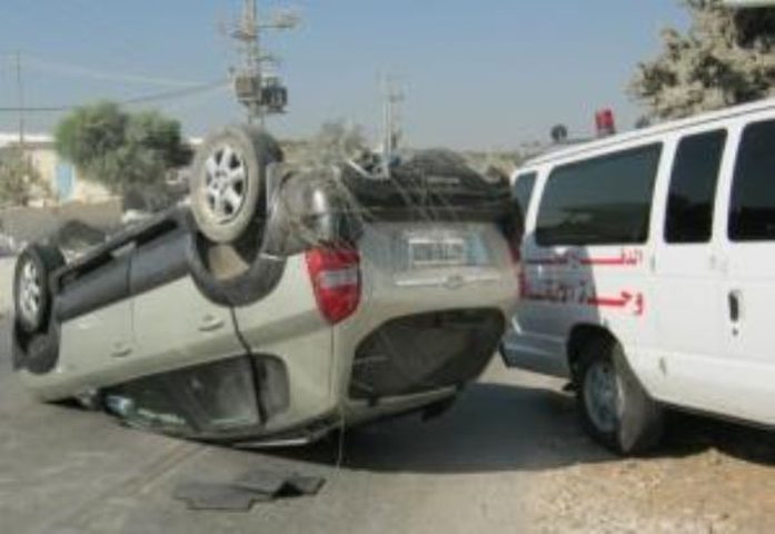إصابة ثلاثة مواطنين بحادث سير شرق نابلس