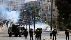 الاحتلال يصيب عددًا بالاختناق من بينهم صحفيون