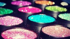 احذري استخدام مكياج الـ”غليتر” لهذه الأسباب