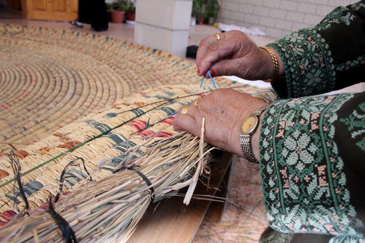 "القش" قديم جديد على ساحة التراث الفلسطيني