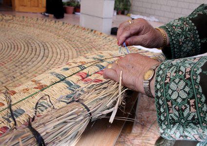 "القش" قديم جديد على ساحة التراث الفلسطيني
