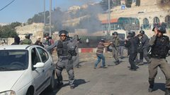 إصابة 26 مقدسيًا وإغلاق باب العامود بعد اعتداء الاحتلال على المواطنين