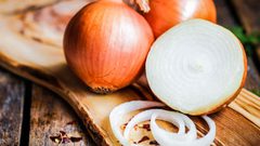 لشعرِ صحيّ.. اخلطي البصل مع الشامبو