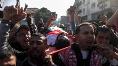 جماهير غفيرة تشيع شهداء جمعة الغضب