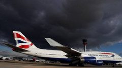 شخص لا يحتاج لجواز السفر ورخصة القيادة للتنقل!