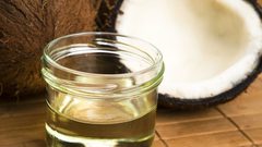 فوائد زيت جوز الهند لتطويل الشعر