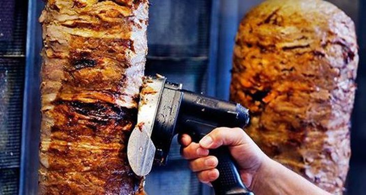 كيف انتصرت الشاورما التركية على البرلمان الأوروبي؟