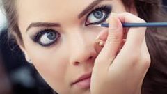 هكذا تحصلين على عيون واسعة بالمكياج