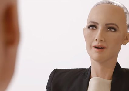 بعد منحها الجنسية..  الروبوت صوفيا تطالب الرياض بحقوق المرأة
