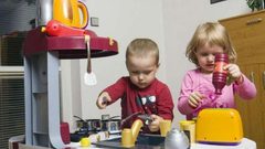 الطفل يختار يده المفضلة وهو في رحم أمه