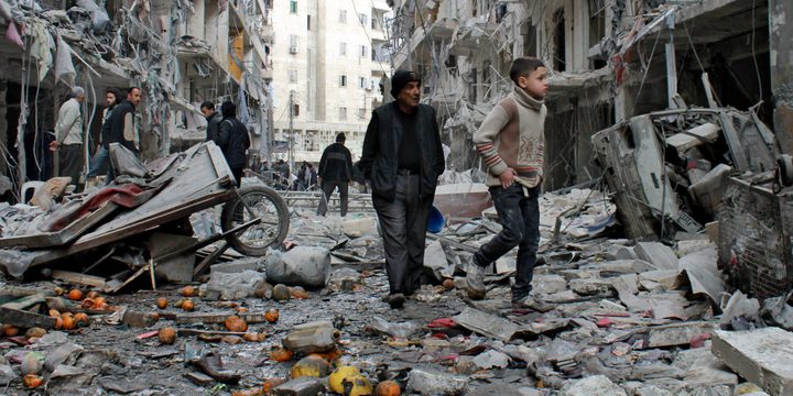 بعد 36 عاما...يسمع نبأ عن أخيه المحاصر في غوطة دمشق