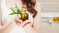 ما هو تأثير الزيوت الأساسية على بشرتك ؟