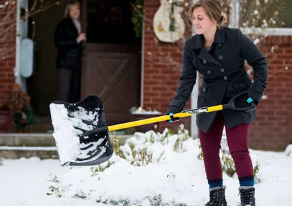 المراهقون الذين يقدمون مساعدة للغرباء أكثر ثقة