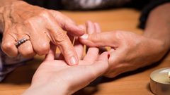 "منجّم" لكل ألف شاب .. هل مجتمعاتنا في غيبوبة؟
