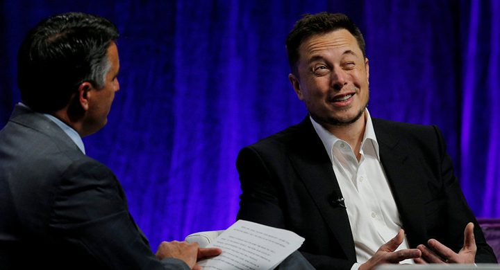 إيلون ماسك ينشر رقم هاتفه الشخصي في تغريدة بالخطأ