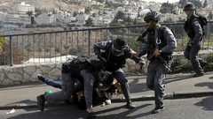 اعتقال شاب خلال مواجهات مع الاحتلال على مدخل أريحا الجنوبي