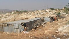 قوات الاحتلال تسلم إخطارات لهدم بركسات في حارس