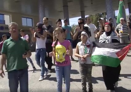 عهد التميمي.. الطفلة الشجاعة التي قهرت قوات الاحتلال (فيديو)