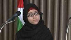 الطالبة إسراء عرفات تحصل على منحة دراسية (فيديو)