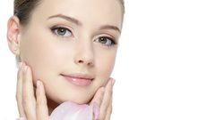 خلطات لتبيض البشرة تقشيرها