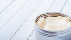 فوائد واستخدامات زبدة الشيا للشعر