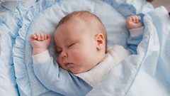 5 معتقدات خاطئة عن نوم المولود