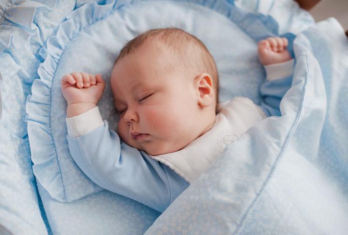 5 معتقدات خاطئة عن نوم المولود