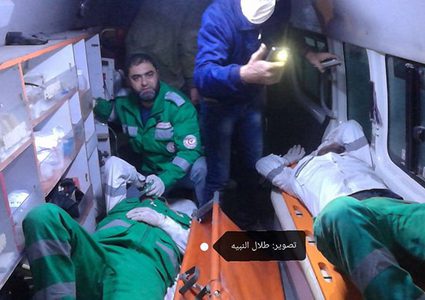 ‏اصابة 4 مسعفين بالاختناق الشديد شرق غزة والصحة تُحذّر من استهداف الطواقم الطبية