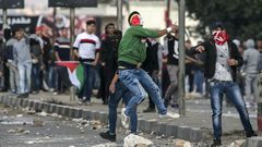 اصابتان وعشرات حالات الاختناق في مواجهات مع الاحتلال في محافظة سلفيت