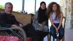 سلطات الاحتلال تمدد اعتقال عهد التميمي وعائلتها