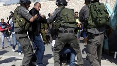قوات الاحتلال تعتقل ثلاثة مواطنين من القدس