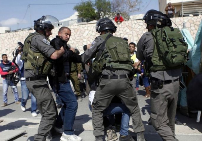 قوات الاحتلال تعتقل ثلاثة مواطنين من القدس