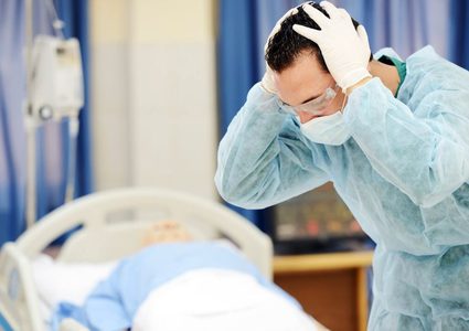 نقابة الأطباء لـ"النجاح الإخباري": لجنة من الخبراء ستدرس "قانون الحماية الطبية"