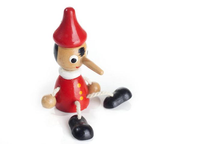 خطوات لتعلمي طفلك الصدق