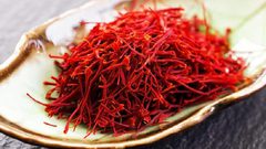 الزعفران لوجه مشرق وبشرة نضرة