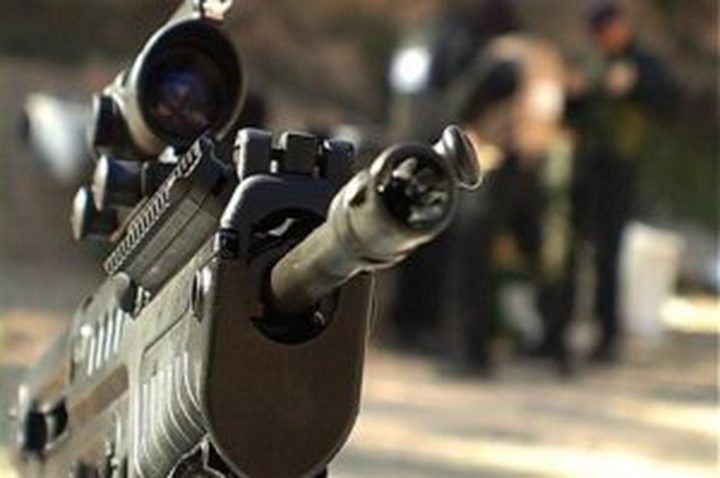 اشتباك مسلح بسبب "كيس شيبس" !