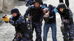 الشرطة تقبض على شخص بحوزته مواد مخدرة