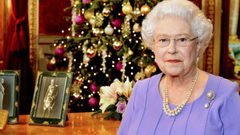 توقع كم راتبه.. ملكة بريطانيا تبحث عن طاهٍ جديد!