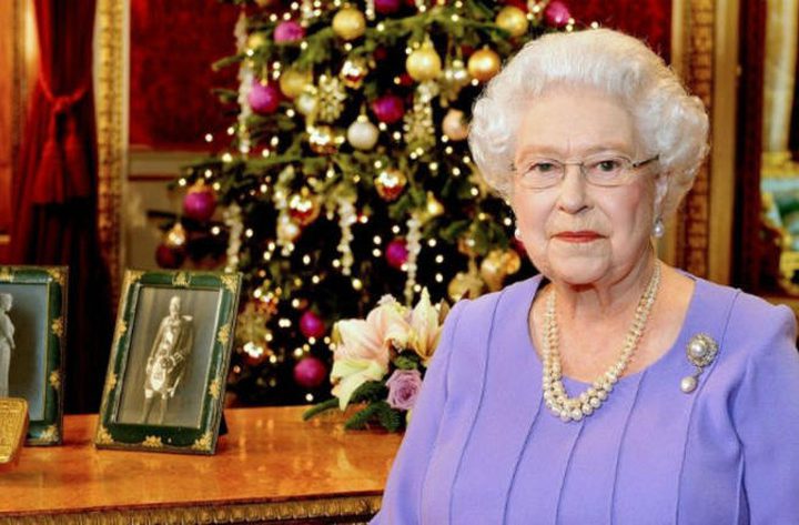 توقع كم راتبه.. ملكة بريطانيا تبحث عن طاهٍ جديد!