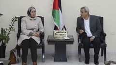 محافظ قلقيلية يكرم كوكبة من المعلمات