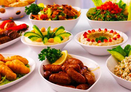 في مطاعمنا ندخل لشراء "سندويشة" فنخرج منها آكلين دجاجة  ... لكن أين انخدعنا؟