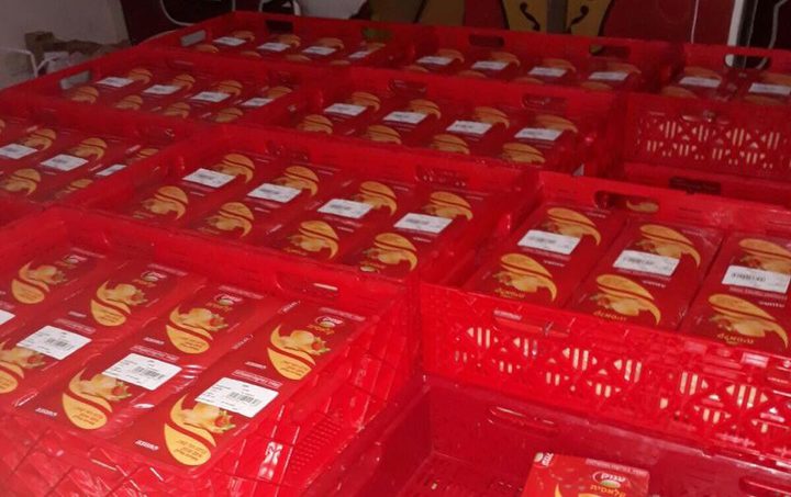 ضبط أغذية غير صالحة ومعدات صناعية مهربة