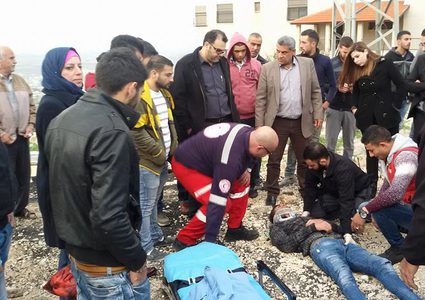 بالصور: إصابة مواطن بحادث سير مروع في نابلس