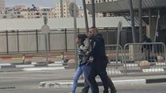 الاحتلال يعتقل فتاة بزعم التخطيط لتنفيذ عملية