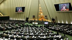 البرلمان الإيراني يُلزم الحكومة بالاعتراف بالقدس عاصمة أبدية لفلسطين