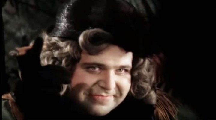 انتحل شخصية أمه للحصول على بطاقة ائتمانية